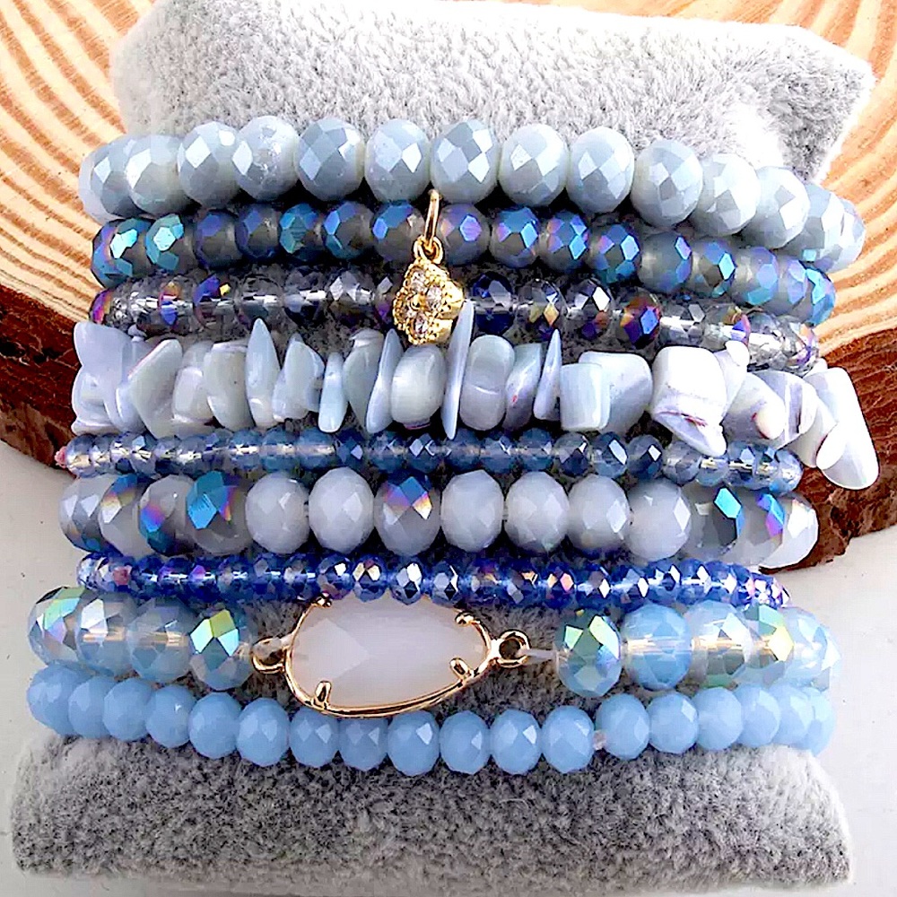 2/$20♥️ NEW 8 Darling Bracelets Multifaceted Beads Stones & Gold Charms - Picture 1 of 2